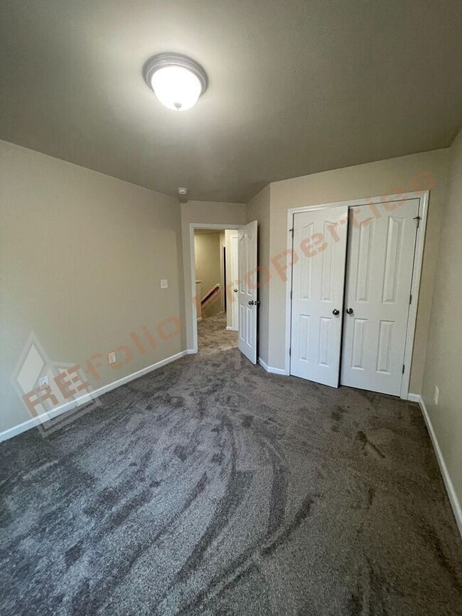 Building Photo - Beautiful 3-bedroom, 2.5-bath townhome