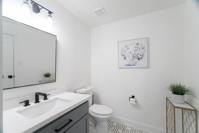 Building Photo - 3103 Hemingway Dr