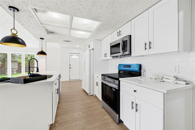 Building Photo - 8302 Country Wind Ln