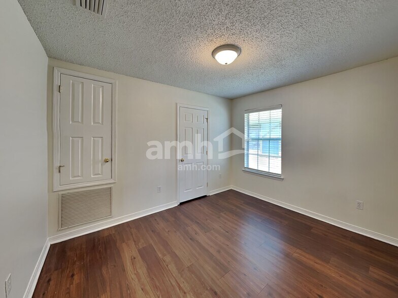 Building Photo - 7319 Bunker Ct