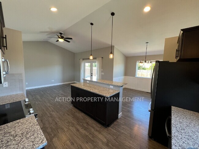 Building Photo - 3 bed 2 bath home in Sequim, close to everything