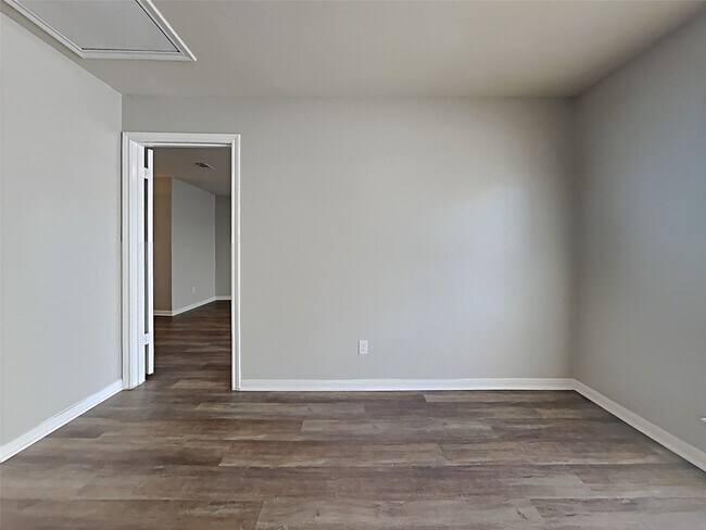 Building Photo - 6737 Tournament Dr