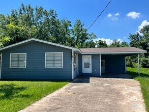 Building Photo - Newly remodeled 4bed/2bath in Orange, TX