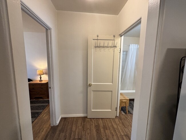 Building Photo - 122 7th St