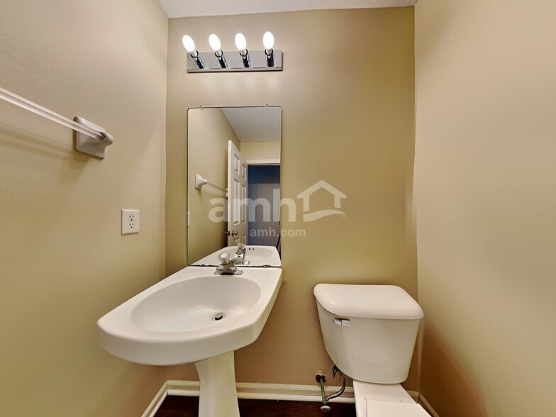 Building Photo - 3455 Lakebrook Ct