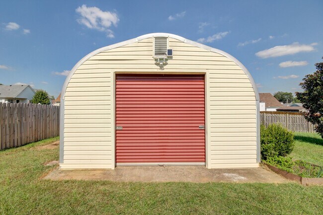 Building Photo - Super cute Ranch on Cul De Sac with update...