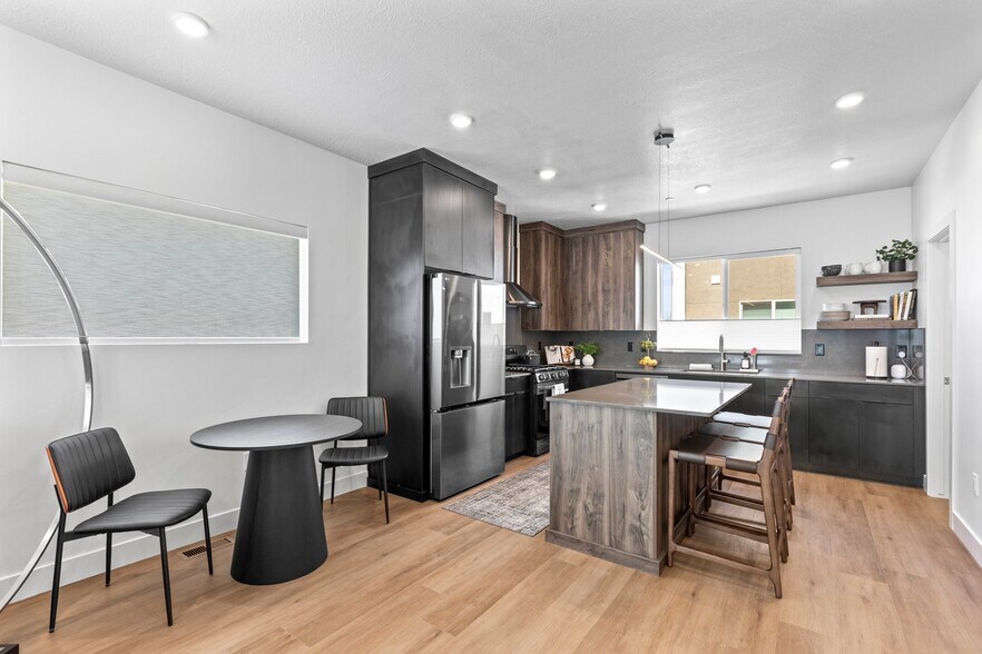 Building Photo - 765 N 400 W