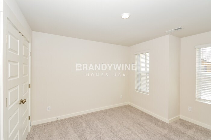 Building Photo - 135 Rising Private Ln