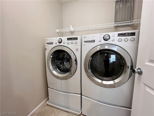 Building Photo - 5587 Lushan St