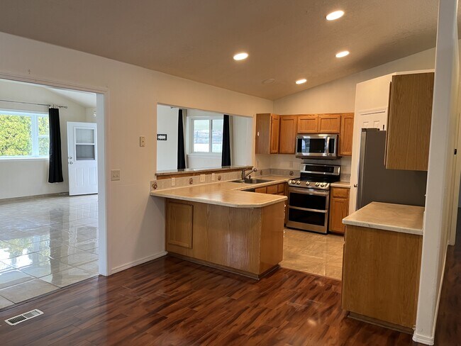 Building Photo - 2134 E Dworshak Dr