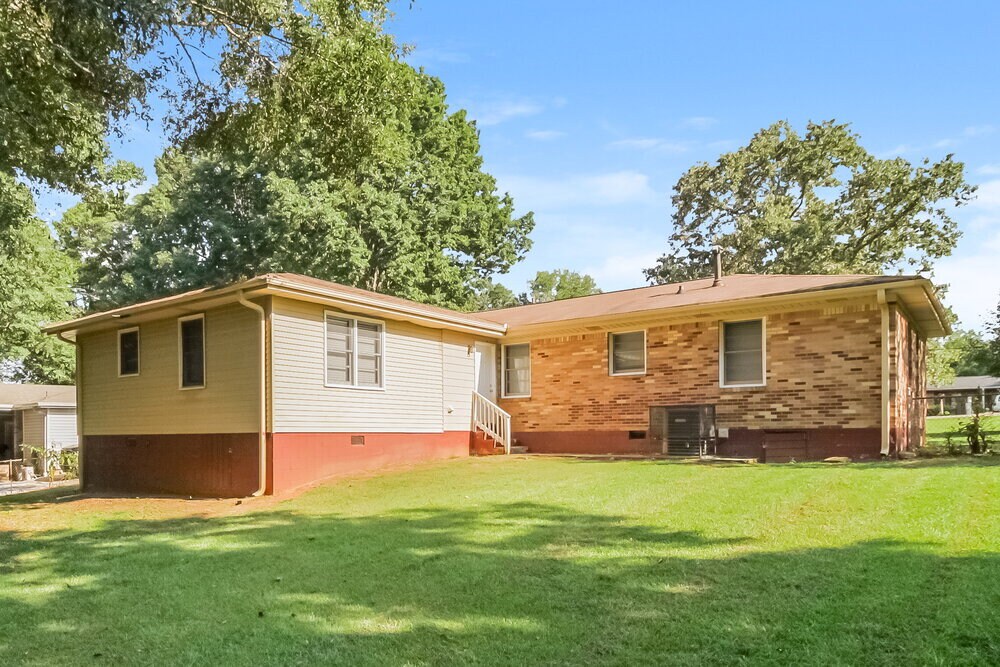 Building Photo - 2082 Warren Dr SW