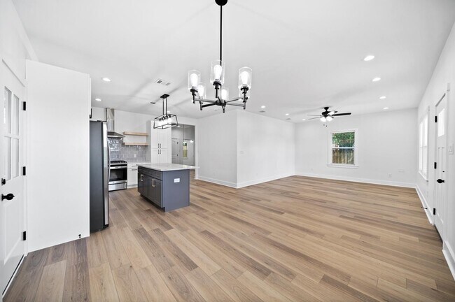 Building Photo - 1407 Lauraine St