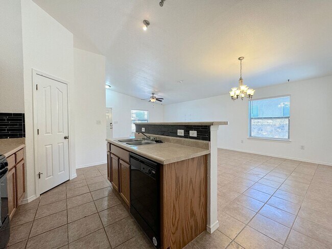 Building Photo - Northeast El Paso 3 Bed Refrig A/C