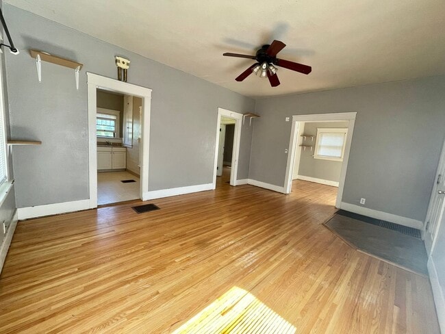 Building Photo - 3-4 Bed standalone