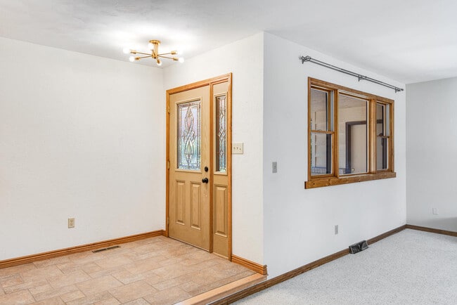 Building Photo - 5240 Sun Dial Pl