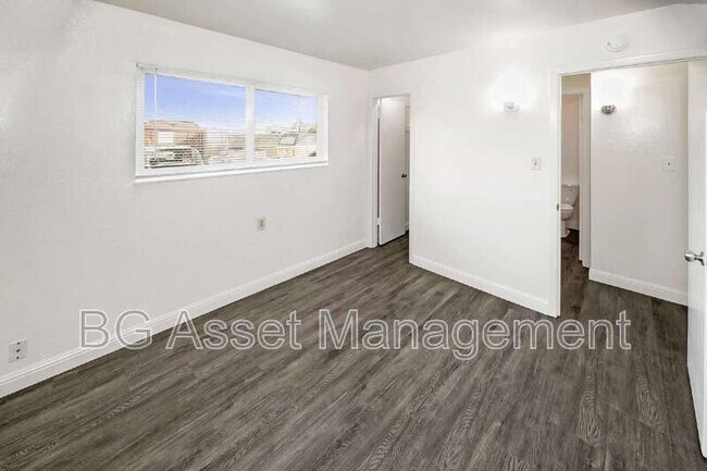 Building Photo - 1875 Powell St