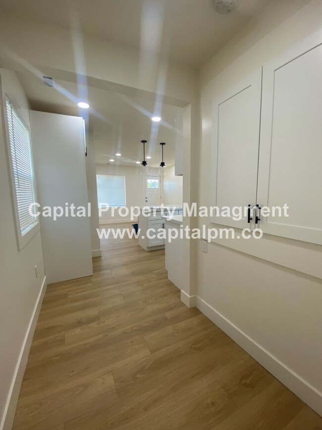 Building Photo - Adorable 3 Bed Bungalow
