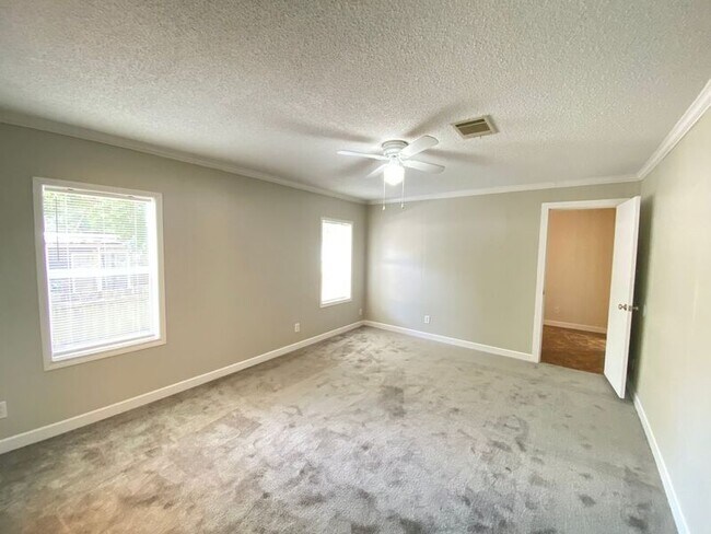 Building Photo - 1504 Carlisle Dr