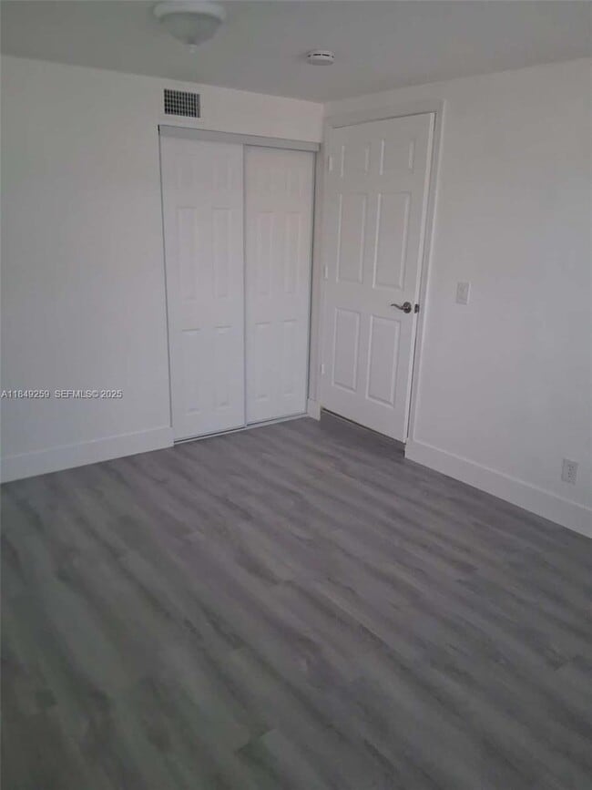 Building Photo - 400 NE 161st St