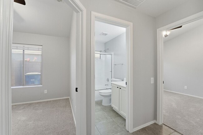 Building Photo - Welcome to this well-maintained 3-bedroom, 2-bath home in Gilbert, AZ!