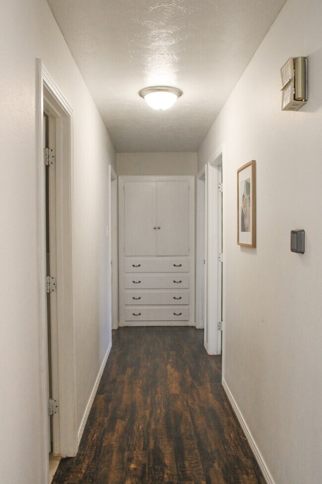 Building Photo - Large Updated Home!