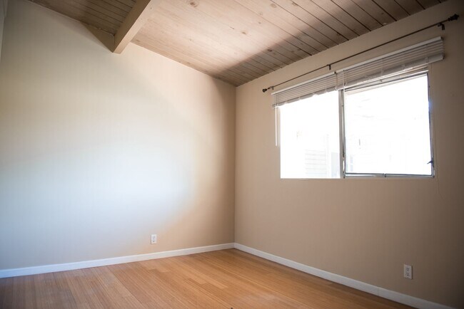 Building Photo - 121 W Arrellaga St