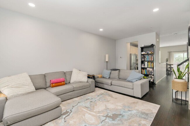 Building Photo - 12783 Lotte Dr