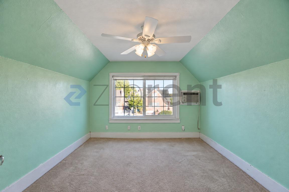 Building Photo - Unit