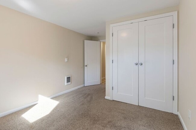 Building Photo - 4430 NE 78th Ave