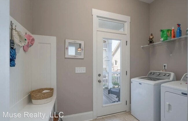 Building Photo - 3 br, 2.5 bath House - 936 Herrons Ferry