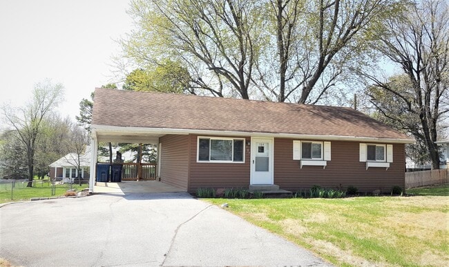 Building Photo - 784 Rojean Dr