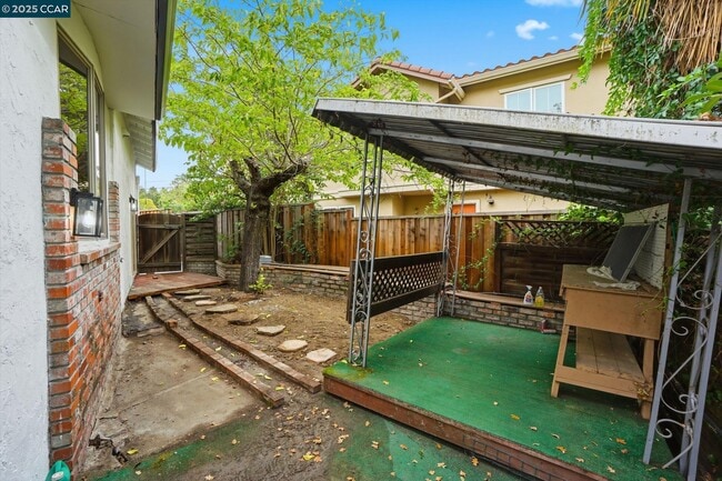 Building Photo - 289 Sierra Dr