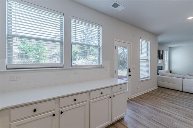 Building Photo - 4876 Elm Leaf Dr