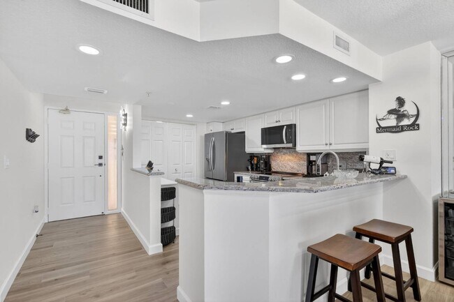 Building Photo - 5051 N Hwy A1A