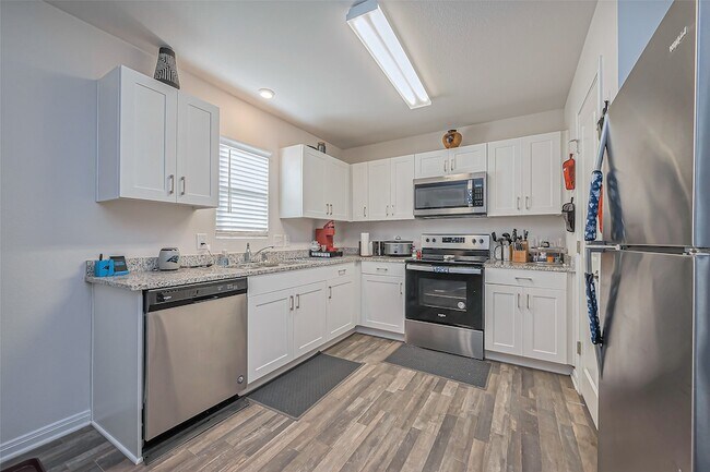 Building Photo - 15708 Del Norte Dr