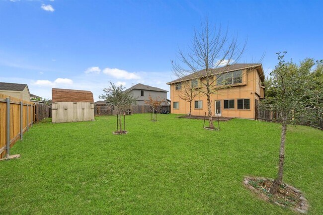 Building Photo - 601 Silver Wing Dr