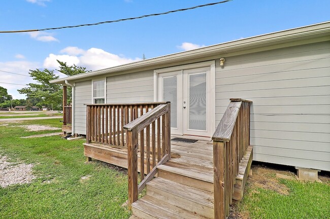 Building Photo - 412 Stowell St