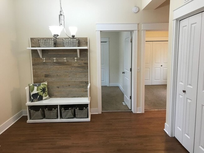 Building Photo - 4 Bedroom, 2 Bath Home available July 2025...