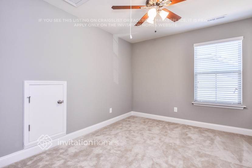 Building Photo - 42 Pearsall Farm Ln