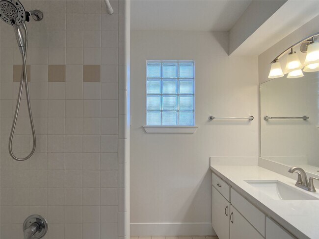 Building Photo - 5899 Fairdale Ln