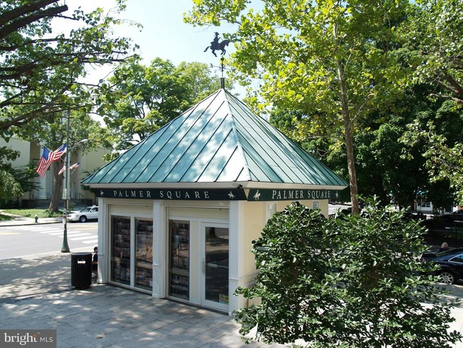 Building Photo - 25 Palmer Square W