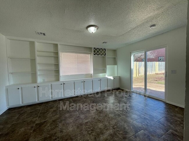 Building Photo - 10020 S Clegern St