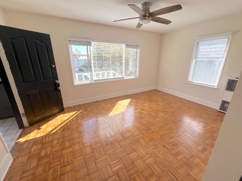 Building Photo - 270 Cliff Dr