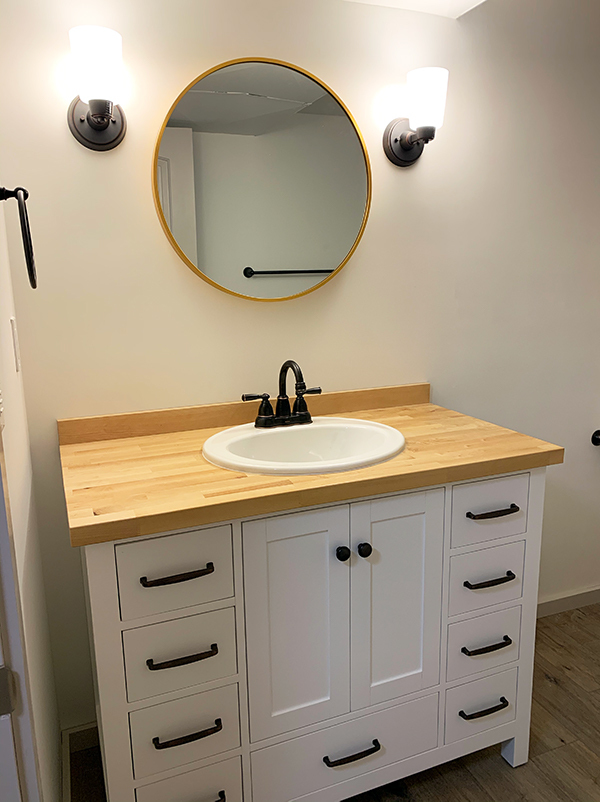 Bathroom vanity - 3334 SW Luradel St