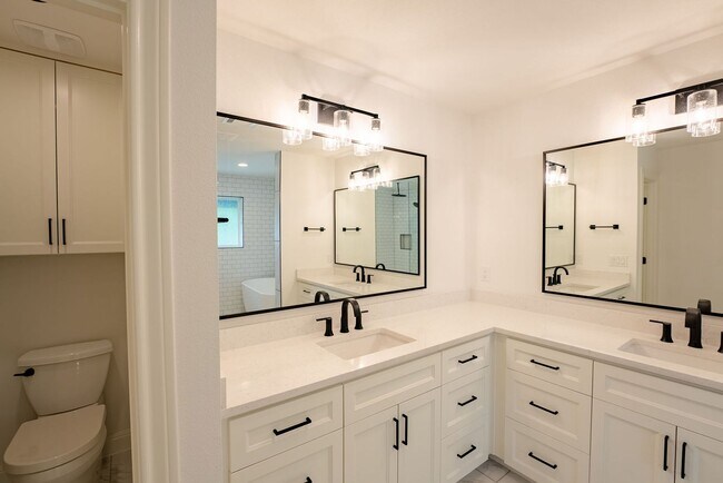 Building Photo - Modern Elegance in Austin: 4BR/3BA Sanctuary with Stylish Design and Inviting Ambiance!