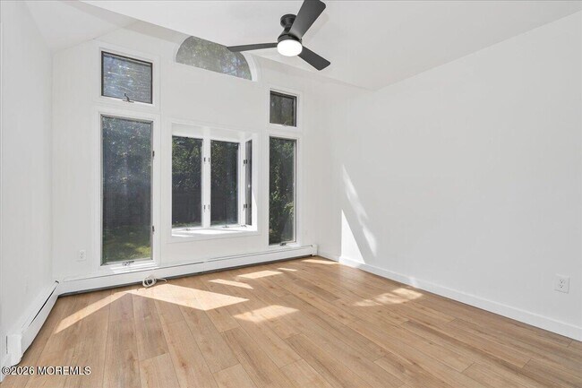 Building Photo - 501 Azalea Dr