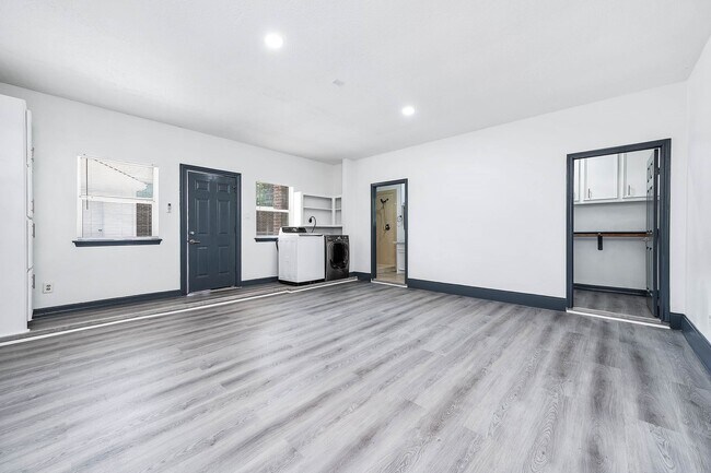 Building Photo - 8903 Sultan Dr