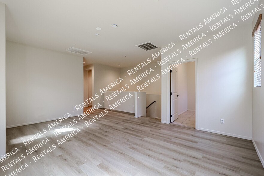 Building Photo - 3410 S Sunland Dr
