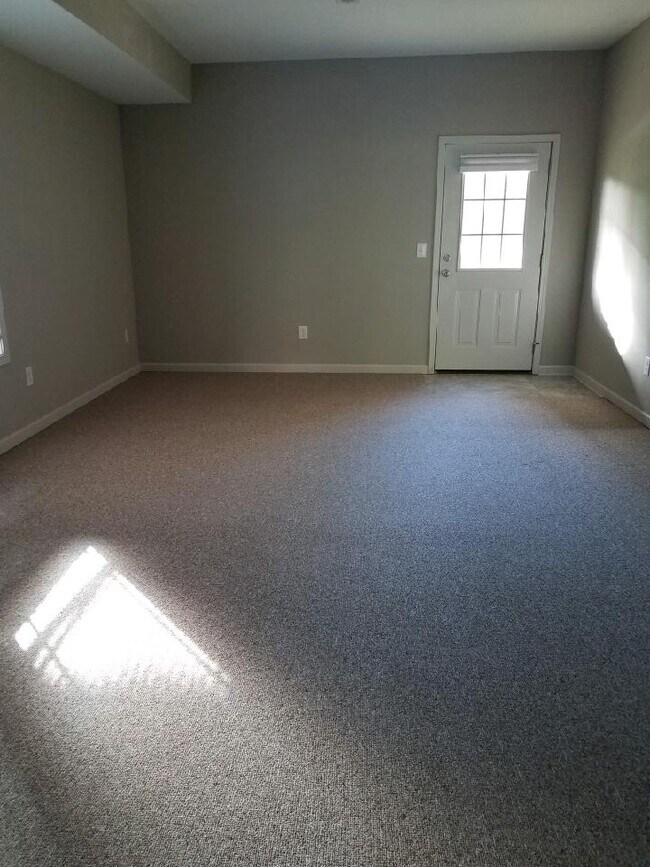 Building Photo - 364 Rock Springs Rd