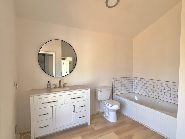 Building Photo - 2502 Wildrose Cir